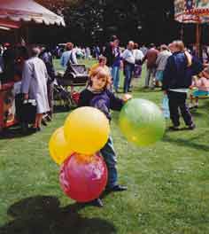 1990 Scalebor Park Hospital Gala, Burley in Wharfedale. Balloons.
