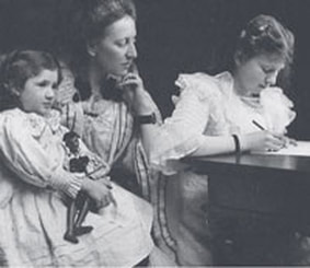 1905 Florence Vere O'Brien (Arnold-Forster) and daughters.