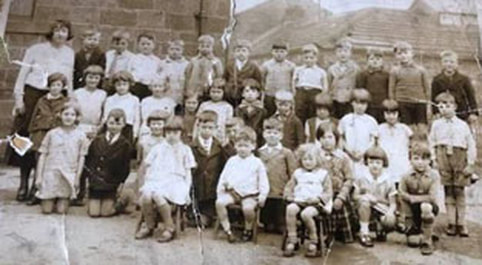 1930-31 Burley National School infants & juniors, Aireville Terrace, Burley in Wharfedale. 