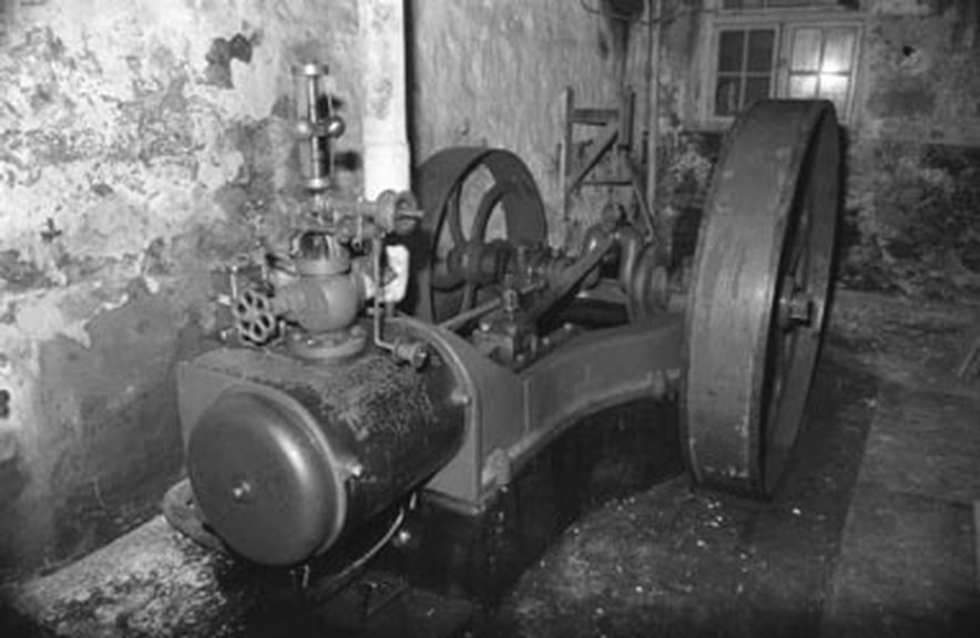 Single cylinder horizontal steam engine - Penzance Laundry Co. 