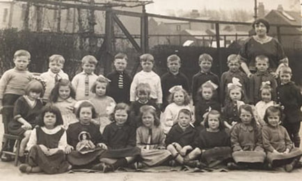 1920s Burley National School infants, Miss Busfield. Aireville Terrace, Burley in Wharfedale.